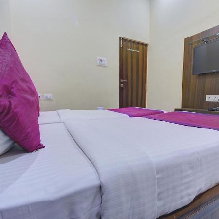 Oyo 7627 Royal Plaza Hyderabad Exterior foto