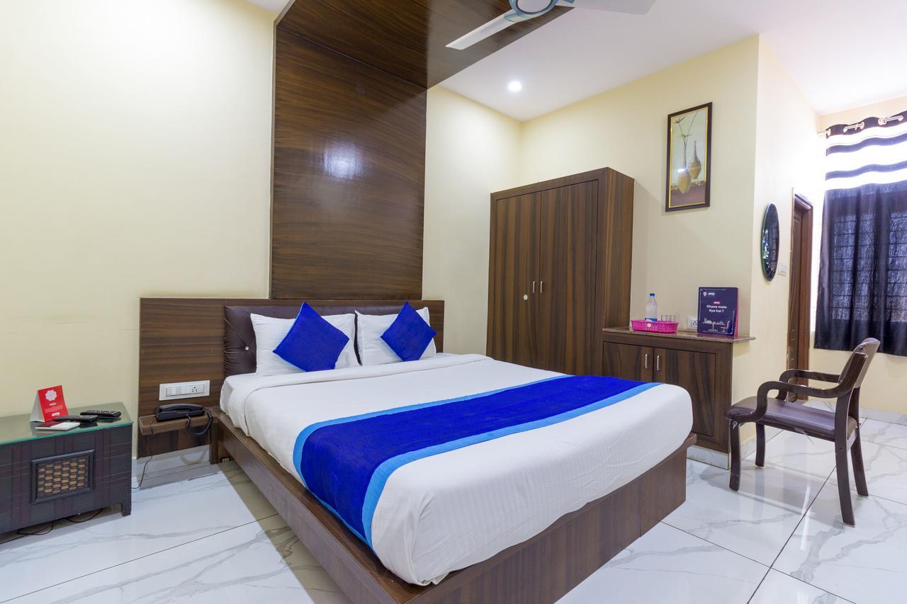 Oyo 7627 Royal Plaza Hyderabad Exterior foto