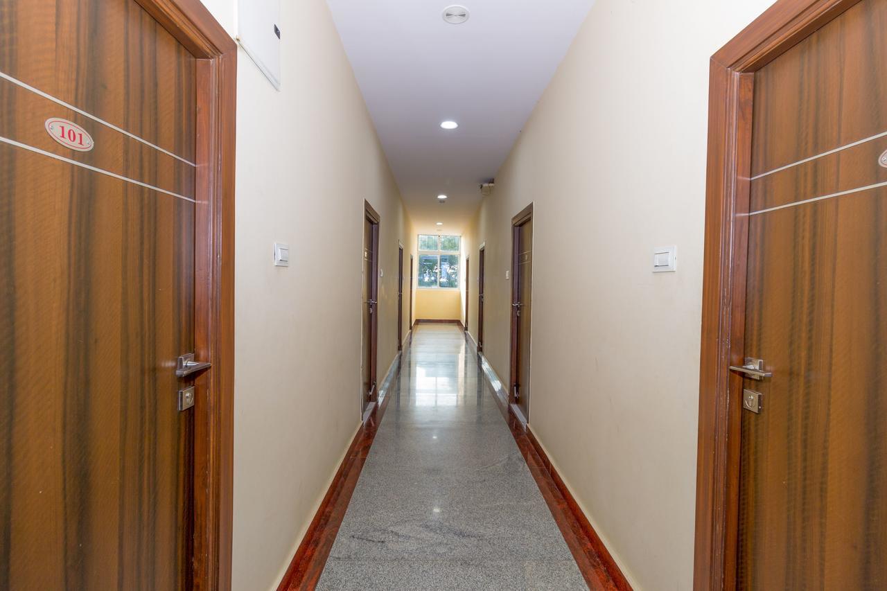 Oyo 7627 Royal Plaza Hyderabad Exterior foto