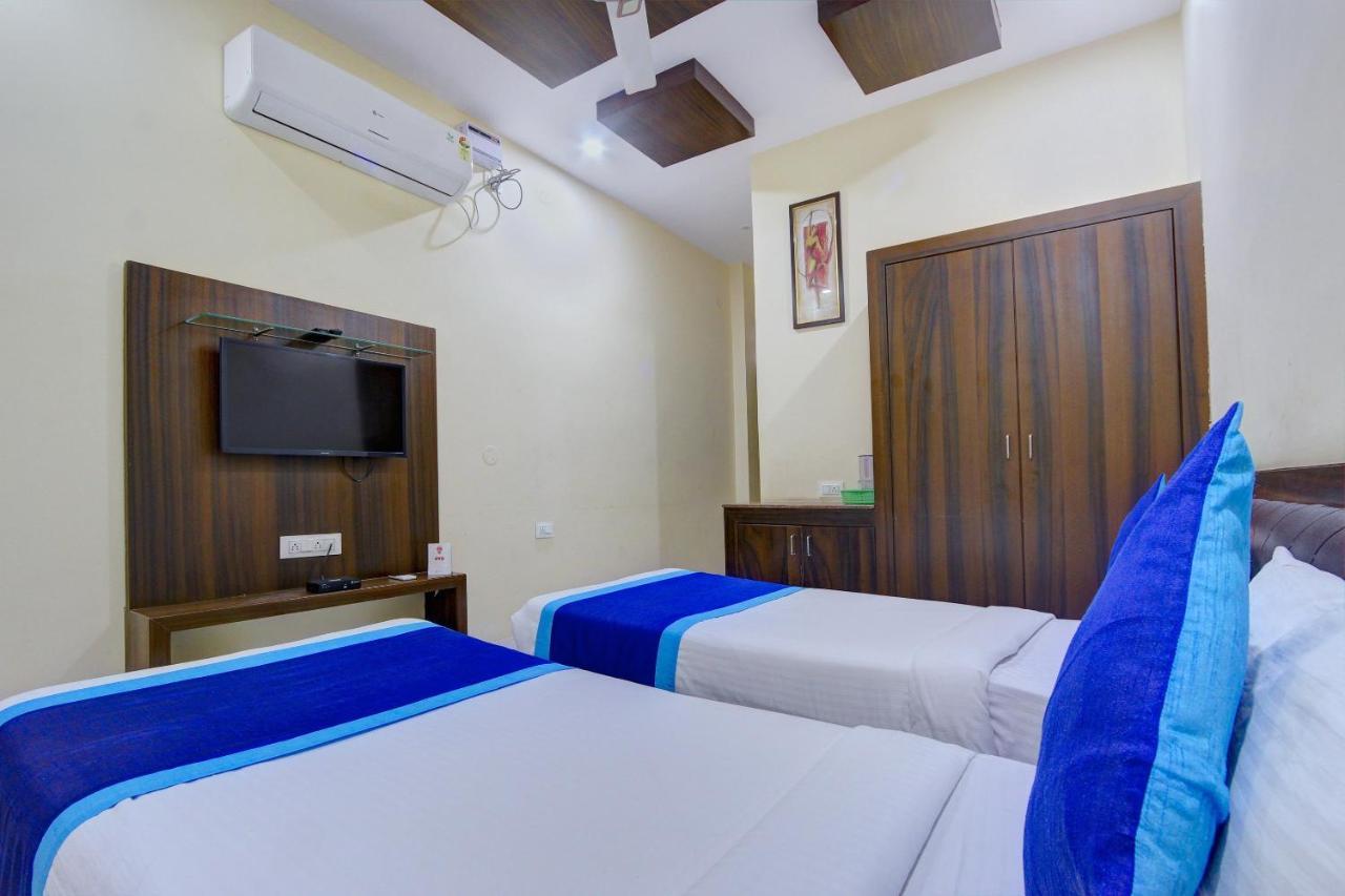 Oyo 7627 Royal Plaza Hyderabad Exterior foto